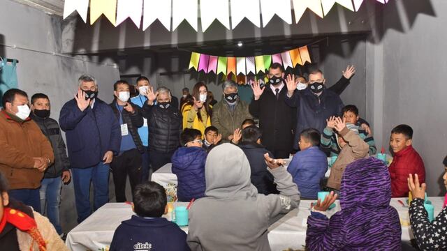 El vicegobernador visitó la fundación Felices los Niños en Lules.