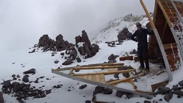 Dos andinistas aseguran que el refugio Berlín es desmantelado y la madera la usan como leña.