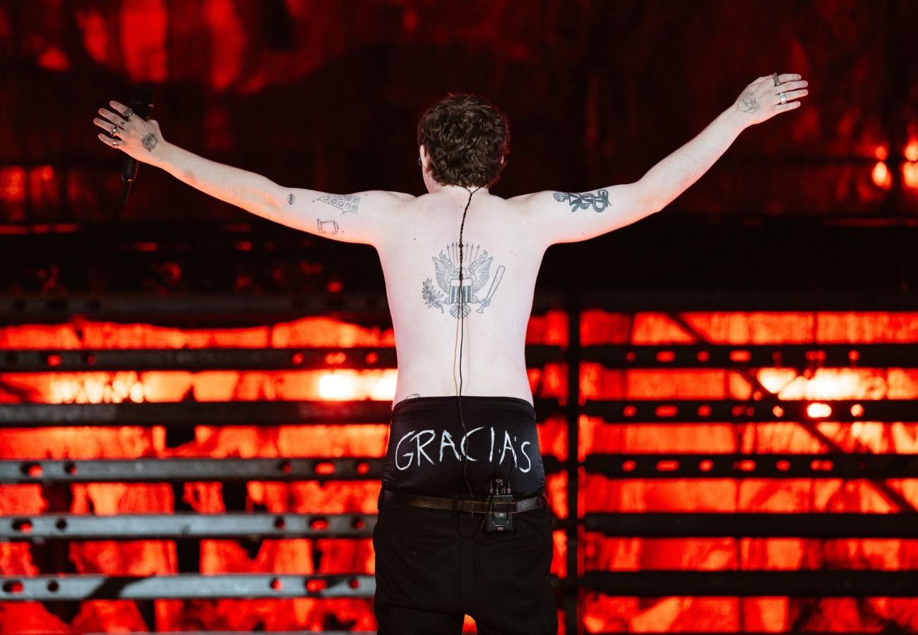 La noche soñada de Dillom en Vélez con la aparición de Lali, Juanse y el Pity Álvarez y un cierre al estilo Sinatra