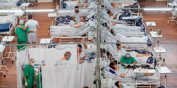 Brasil registra el menor número de muertes por covid desde noviembre. (AP)