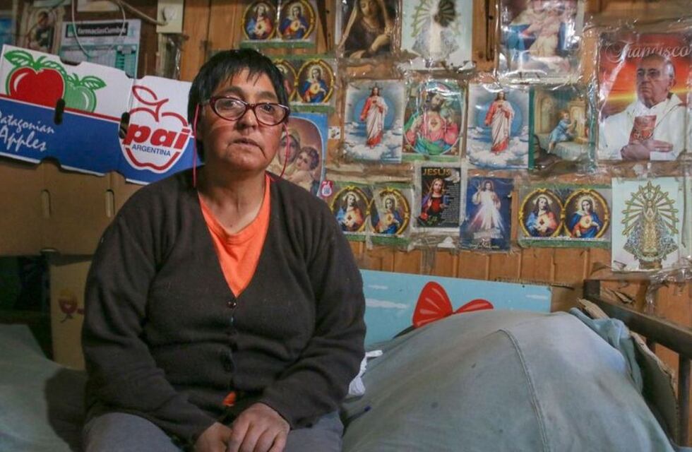 Día del Canillita: conocé la historia de Alicia Ghisla, la mujer que recorre las calles de Bariloche hace 40 años
