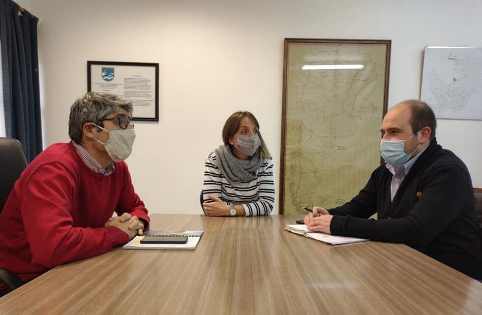 El concejal de Perito Moreno, Matías Treppo recorrió la provincia y se reunió con funcionarios