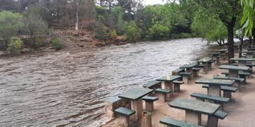 La crecida del Río San Antonio. (Gentileza Eduardo Loza)