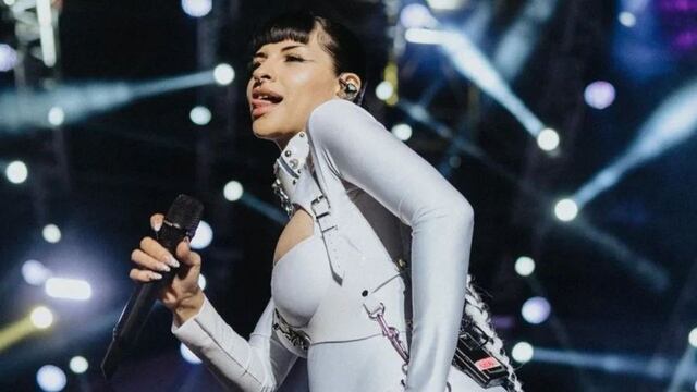 Cazzu cantó embarazada y recibió un regalo para su bebé en pleno show: el tierno video