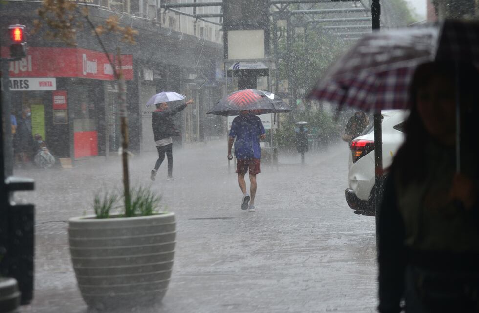 Alerta amarilla por tormentas y aviso a corto plazo por granizo en Córdoba: qué áreas están afectadas