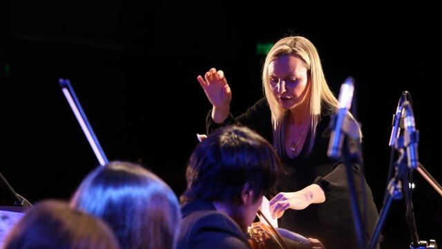 La Orquesta Filarmónica de General Alvear, dirigida por Emilce Jacobchuk, en la Vevlada de Gala por el 108° Aniversario del departamento.