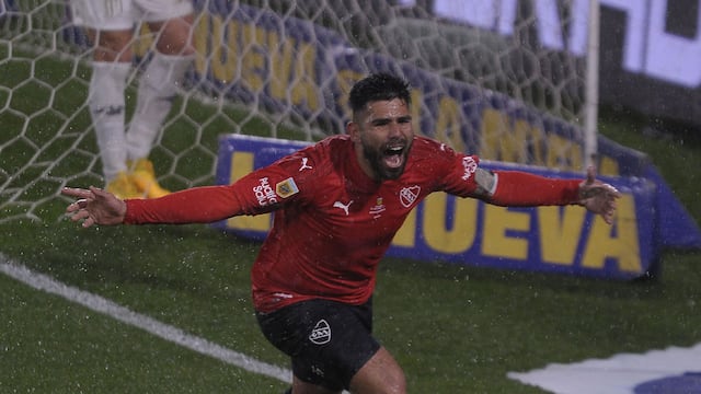 La boca llena de gol del cordobés Romero, que valió clásico y punta (Fotobaires).
