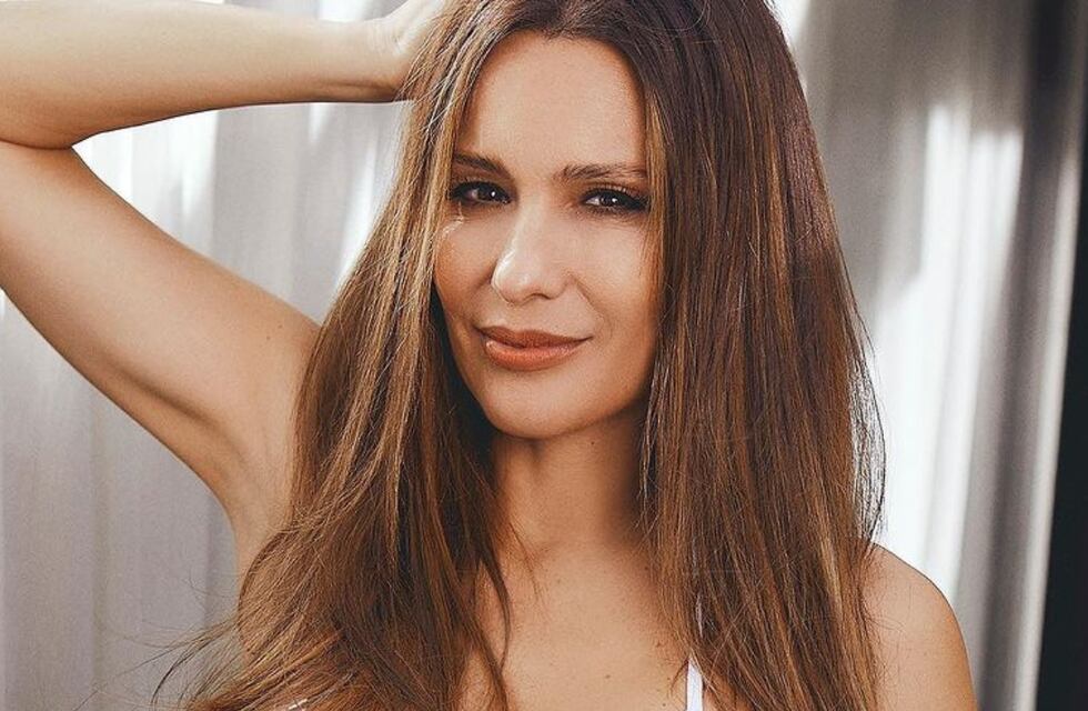 Microshort en primer plano y bikinis mega sensuales: los mejores looks de Pampita de vacaciones en Ibiza