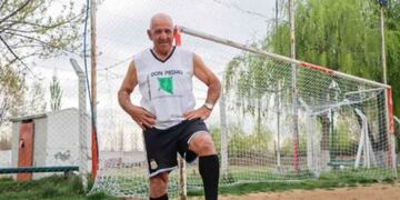 Juan Antonino tiene 74 años y es el jugador con más años en el mundo del fútbol.