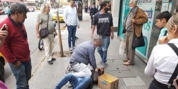 Un taxista redujo a un delincuente y lo retuvo hasta la llegada de la Policía.