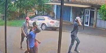 Cuatro jóvenes asaltaron una despensa en San Vicente.