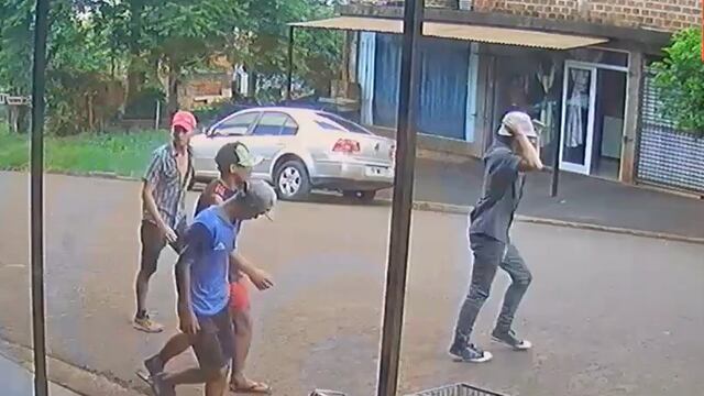 Cuatro jóvenes asaltaron una despensa en San Vicente.