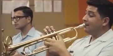 La Banda Militar de Música “Brigadier Ángel María Zuloaga” interpretando Pennsylvania 6-5000 de Glenn Miller en su nueva sala de grabación.