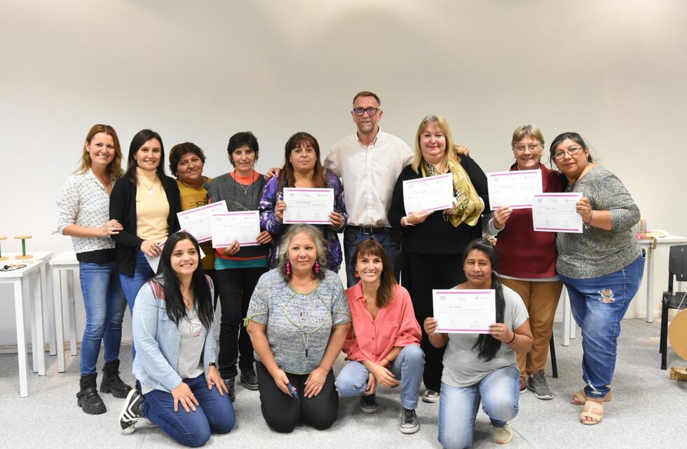 Las “Mujeres de la Seda” continúan formándose en tejidos