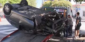 El auto fue remolcado este martes por la mañana.