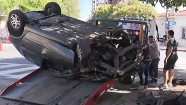 El auto fue remolcado este martes por la mañana.