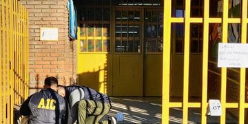 En la entrada al edificio de España y Uriburu encontraron más de 40 vainas servidas.