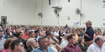 El economista Salvador Distéfano disertó en Rafaela