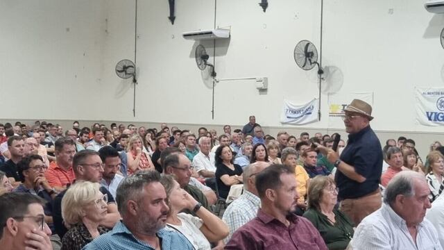 El economista Salvador Distéfano disertó en Rafaela