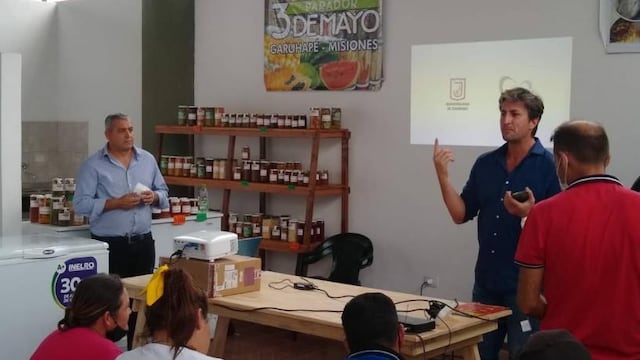 Capacitan a los productores del Mercado Concentrador de Eldorado sobre manipulación de alimentos.