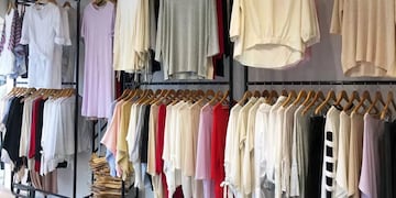 Cómo comprar indumentaria de manera online en Avellaneda, Flores.