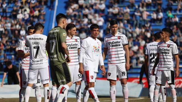 Juan Sforza fue el capitán rojinegro en el Estadio José Amalfitani.