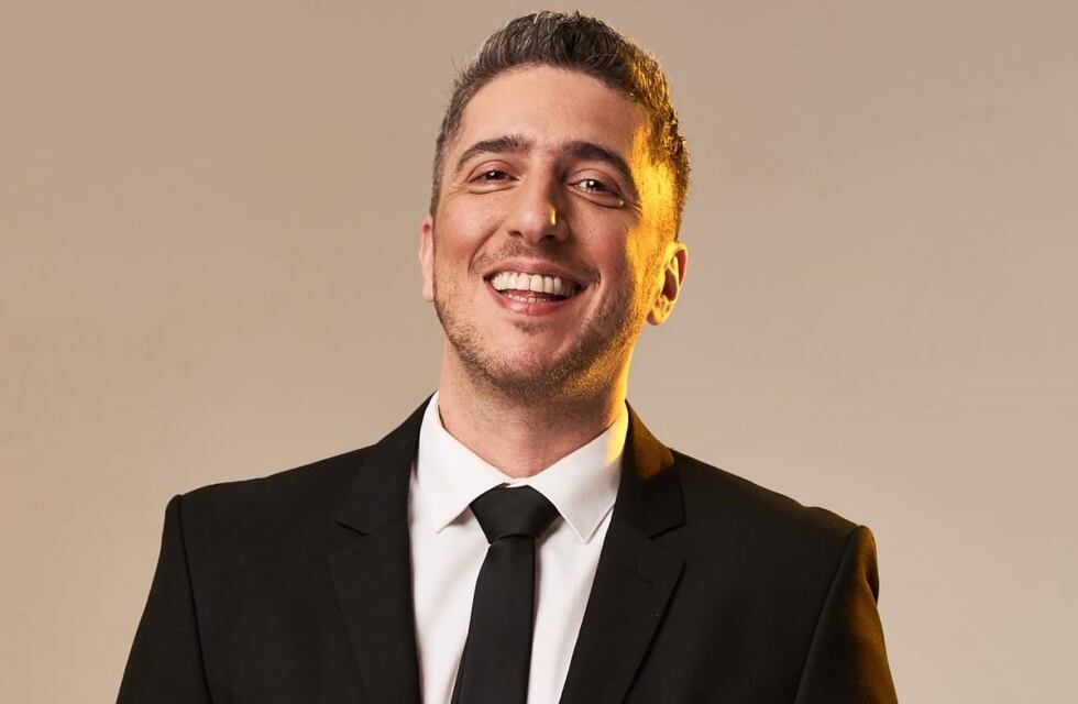 Jey Mammon recibió una ovación en su vuelta al teatro y no pudo ocultar su emoción