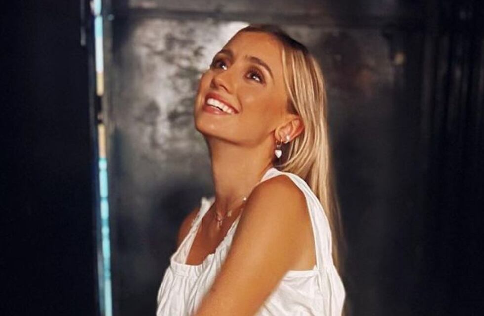 Morena Beltrán conquistó Instagram al lucir un elegante vestido para ir a la Bombonera