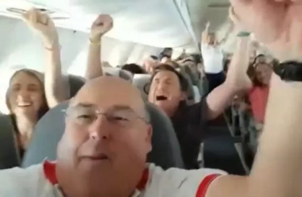 “Fue tremendo”: escucharon el relato de los penales entre Argentina-Francia en pleno vuelo a Neuquén