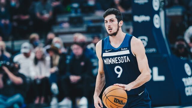 Leandro Bolmaro tuvo sus primeros minutos oficiales en la NBA en la cómoda victoria de Minnesota ante Houston. (@Timberwolves)