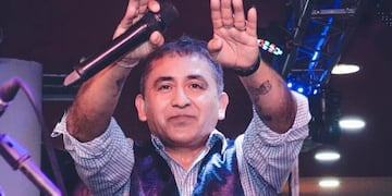 Murió el reconocido cantante de cumbia santiagueña Huguito Flores. (Facebook)