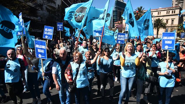 Docentes piden que se reabra la discusión salarial en Córdoba.