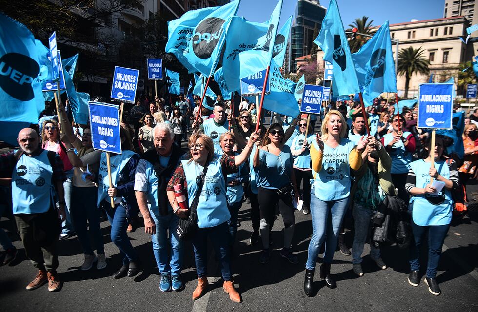 Tras el aumento a salud, la UEPC también quieren reabrir la discusión salarial en Córdoba
