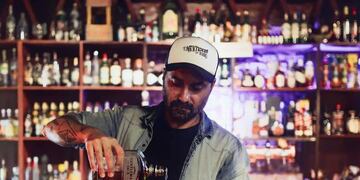 "!Recuerdos de una noche sin barbijo en mi amado El Mentidero. Qué pedazo de bar, ya volverá. Estoy seguro", escribió en noviembre de 2020 Matías en su Facebook.