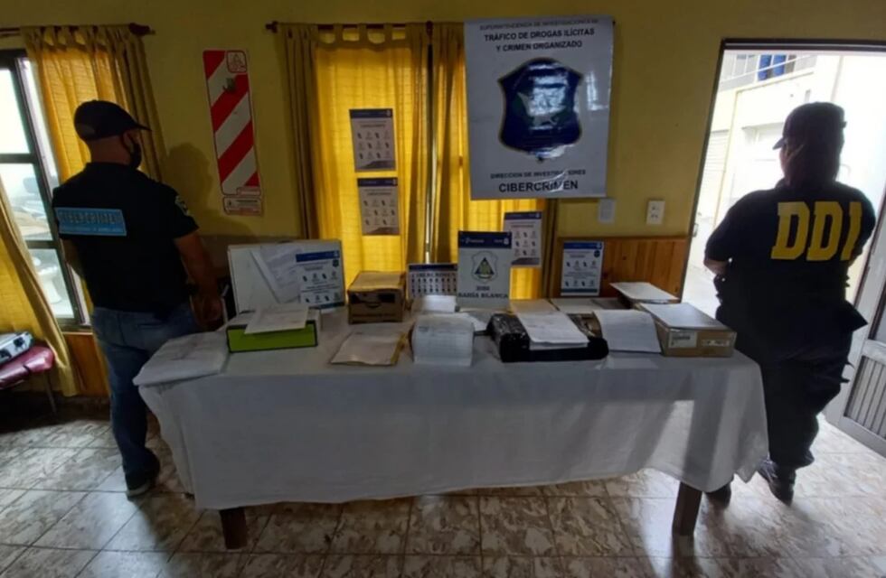 Seis allanamientos por difusión de contenido sexual infantil, uno en Puerto Belgrano