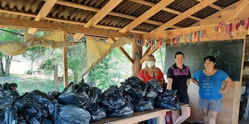 Hicieron entrega de mercadería e insumos a varios merenderos de Puerto Iguazú.