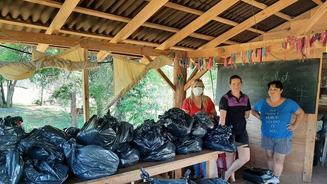 Hicieron entrega de mercadería e insumos a varios merenderos de Puerto Iguazú.