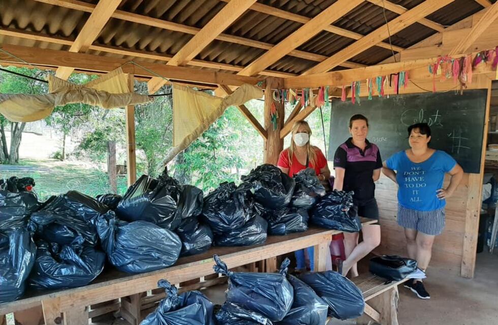 Hicieron entrega de mercadería e insumos a varios merenderos de Puerto Iguazú