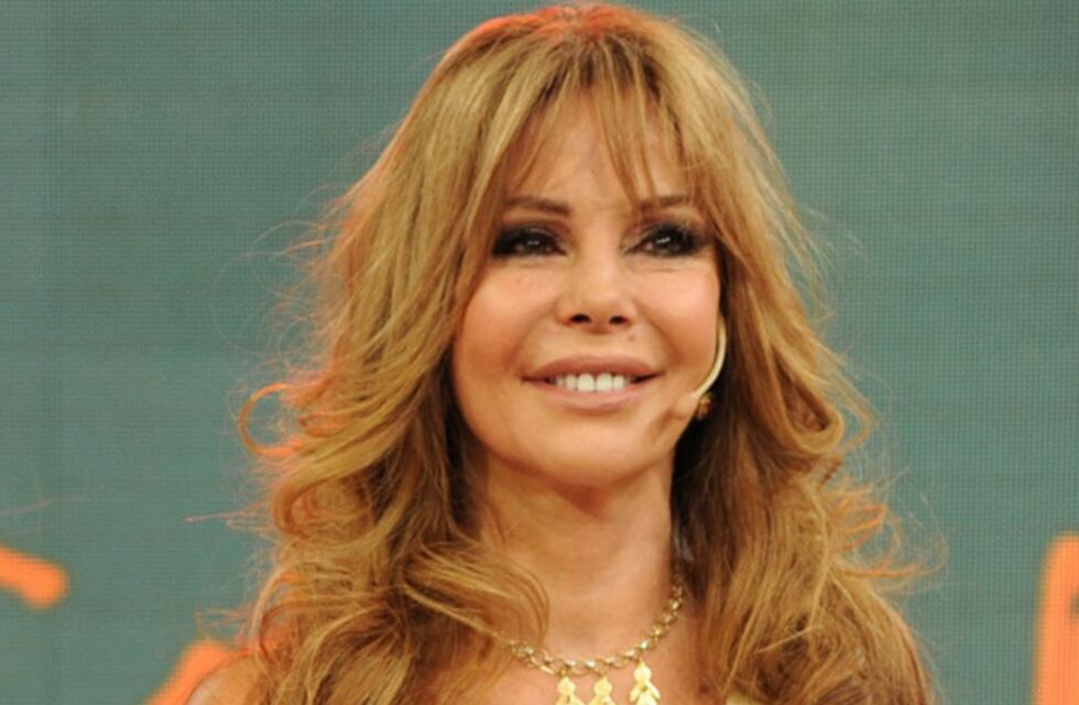 Graciela Alfano jugó a la escondidas con sus seguidores de Instagram mientras lucía un llamativo vestido blanco