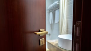 El Feng Shui asegura que hay que tener la puerta del baño cerrada siempre.