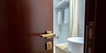 El Feng Shui asegura que hay que tener la puerta del baño cerrada siempre.