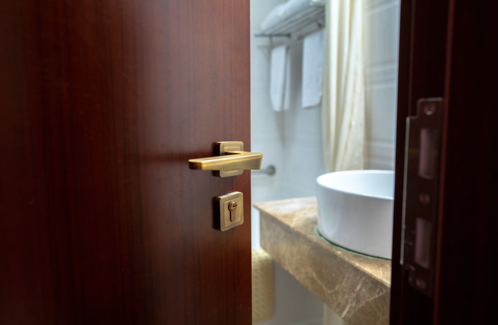La razón, según el Feng Shui, por la que hay que dejar la puerta del baño siempre cerrada