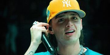 Tras las amenazas de muerte del CJNG, Peso Pluma tomó una drástica decisión: ¿qué pasará con su carrera musical?