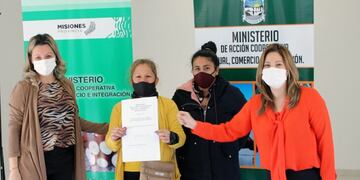 Cooperativas de trabajo recibieron matrículas por parte de las carteras provinciales.