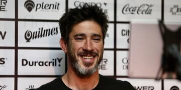 El ex Boca e Independiente tiene 36 años y dijo que "el escudo está por delante de todo".