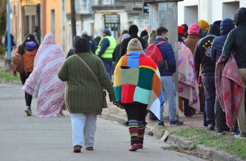 Coronavirus en Corrientes: Colapso en vacunatorios por la segunda dosis y con temperaturas bajo cero