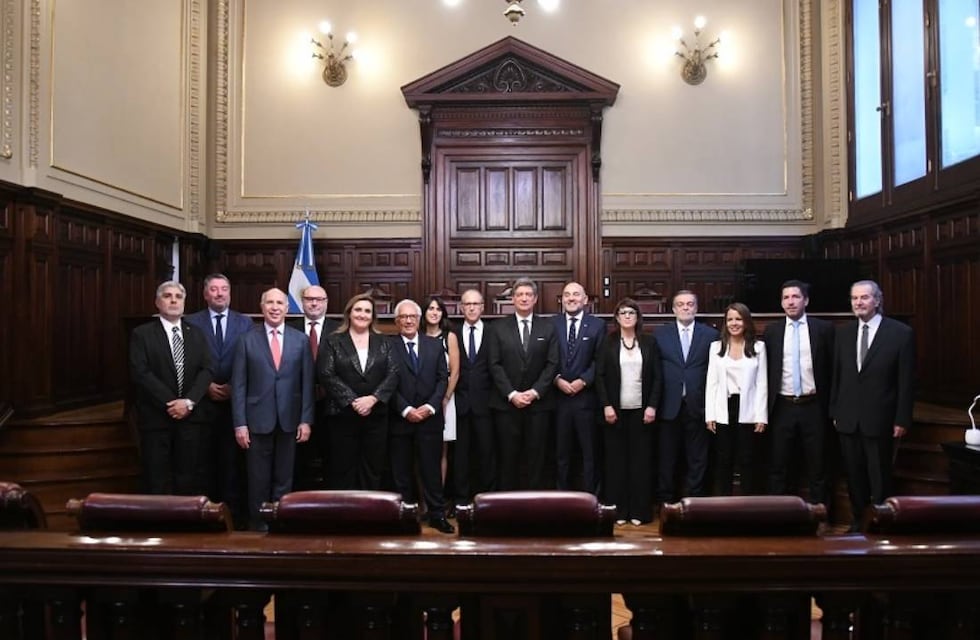 En medio de marchas por “proscripción”, la Corte Suprema le tomará juramento a tres de los cuatro senadores para el Consejo