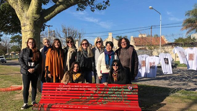 El banco rojo que estaba en la ciclovía