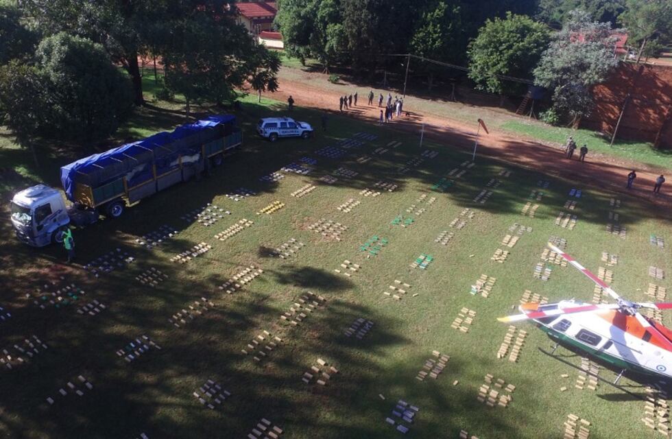 Interceptaron a un camión con tres toneladas y media de marihuana escondida entre aserrín