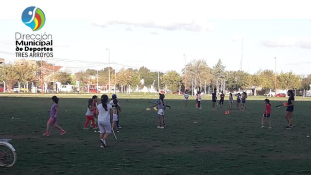 Taller de Hockey sobre Césped en el Barrio Ranchos